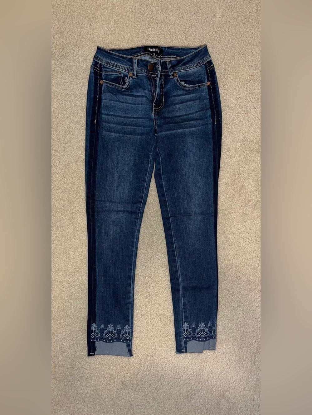 ✨FashionNova Size 3 Dark Wash Side Stripe Floral Embroidered Ankle Skinny Jeans